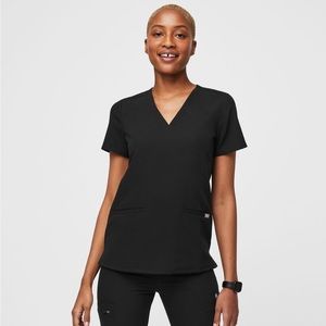Figs Casma Three-Pocket Scrub Top in Small Black . Gently worn with Aya logo